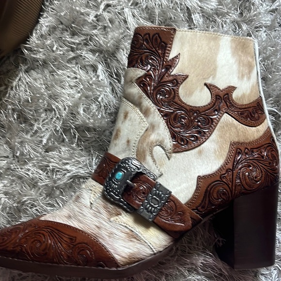 Leather booties with hand tooled detailing, hair-on and belted accent, new, Myra - Picture 3 of 16